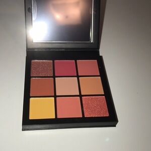 Brand New Huda Beauty Coral Obsessions eyeshadow palette